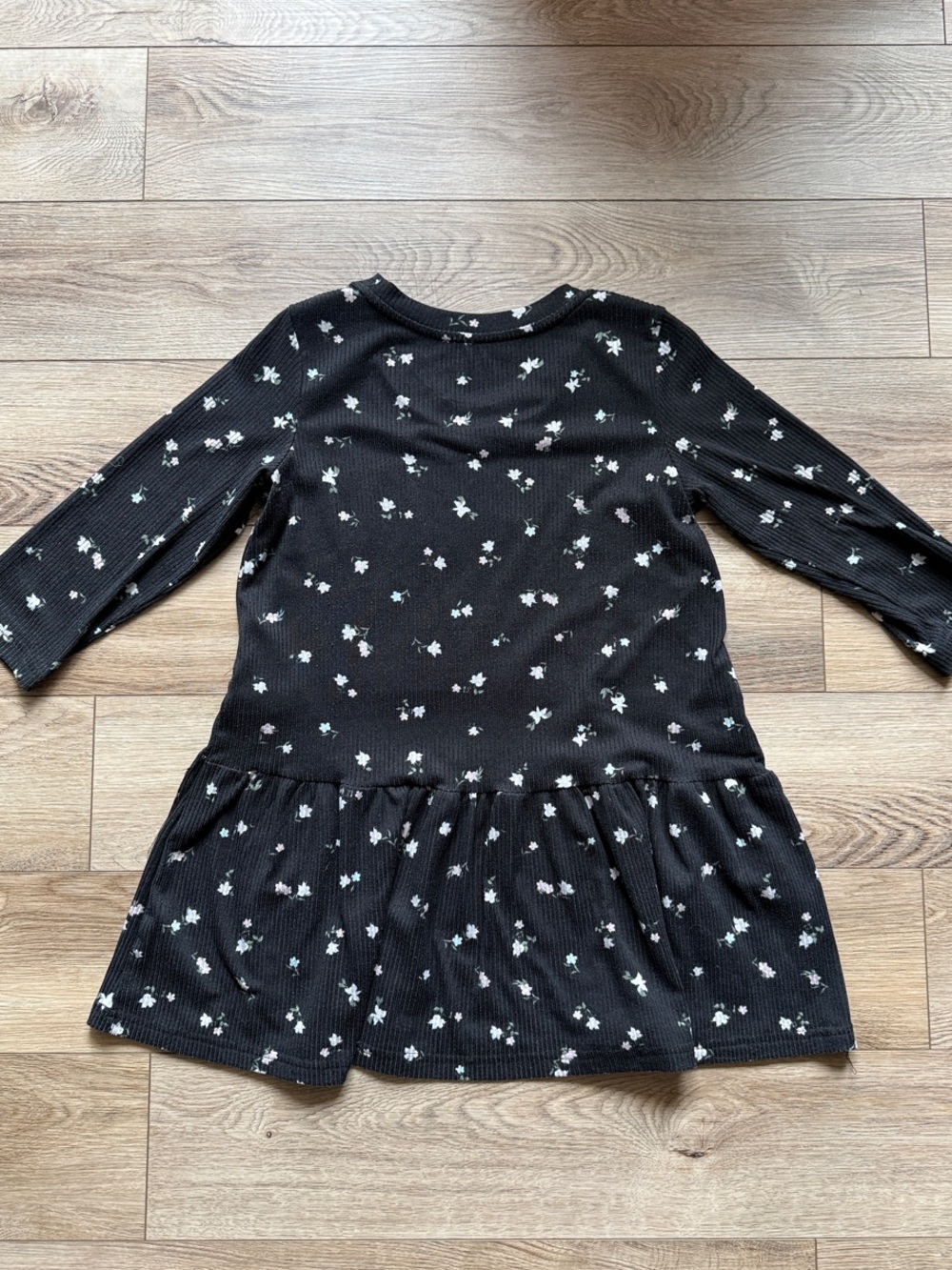 Latched Mama 3/4 Sleeve Babydoll Nursing Tee in Carbon Bouquet - Picture 5 of 8